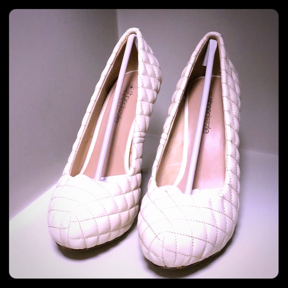 NEW Cream Quilted Shoe Dazzle Heels